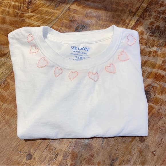 ‘Heart Collar’ Handmade Embroidered Tee - Picture 5 of 7